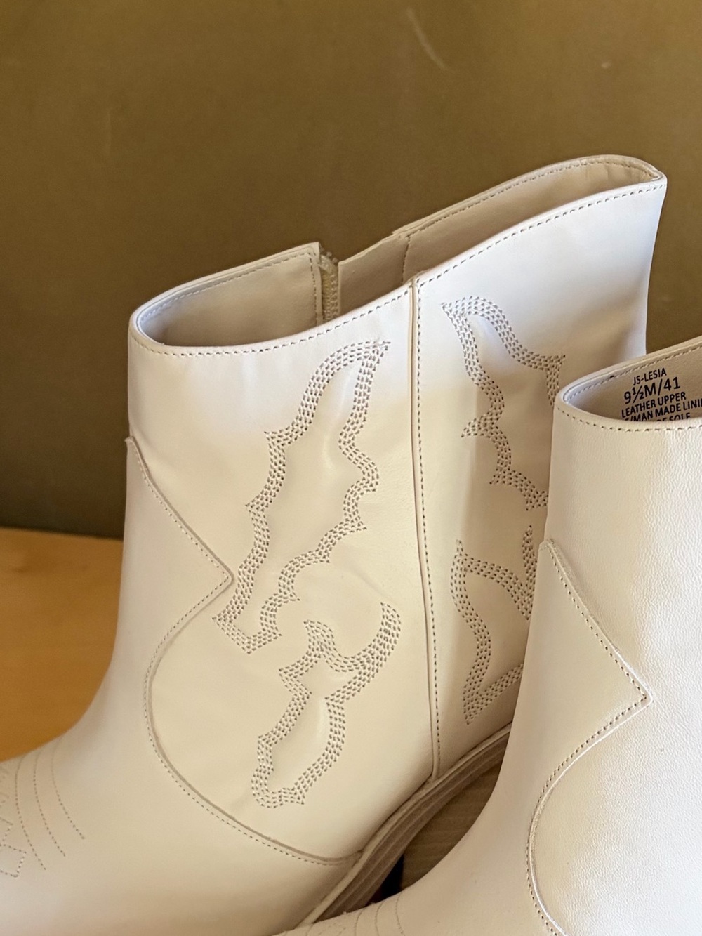 Jessica Simpson Women's Ivory Leather Boots Western Stitching NEW Size 9 1/2